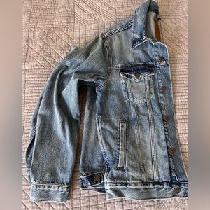 Gap denim jacket, darker shade. Only worn once. Size: men’s medium